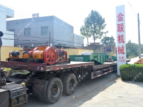 兩台小型對輥久久精品国产亚洲AV麻豆和直線振動篩發往江蘇南通處理矽石