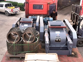 2台雙齒輥久久精品国产亚洲AV麻豆發貨現場圖片_發往新疆_破碎原煤